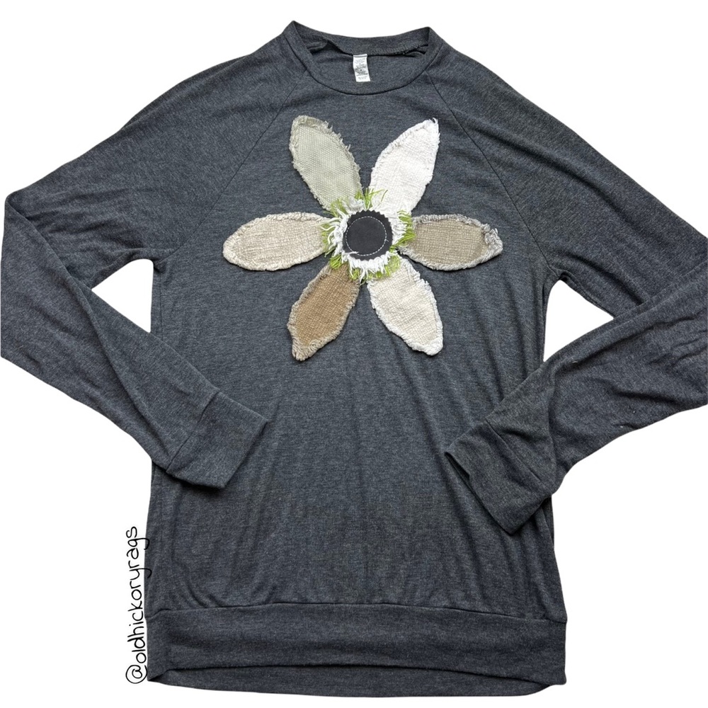 Unbranded 3D Appliqué Long Sleeve Floral Top -Size Medium